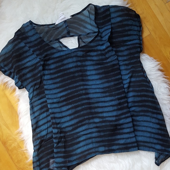 ⭐️BCBGeneration flowy abstract printed top - Picture 3 of 4